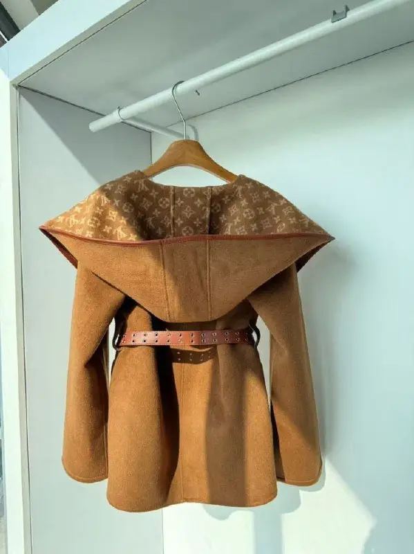 Louis Vuitton Пальто накидка с бахромой — Фото 4