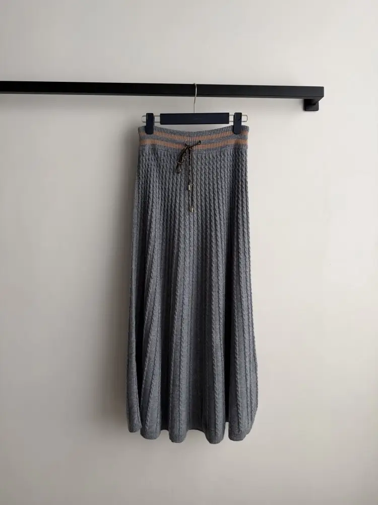 Louis Vuitton Costume cashmere female — Photo 2