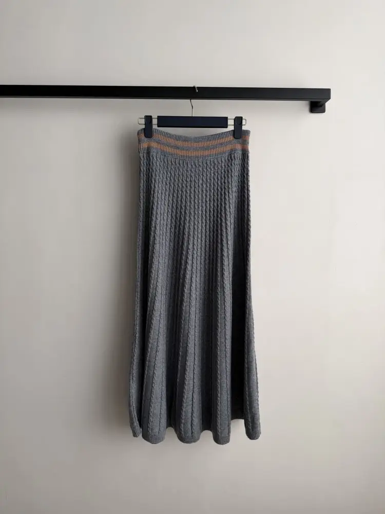 Louis Vuitton Costume cashmere female — Photo 4