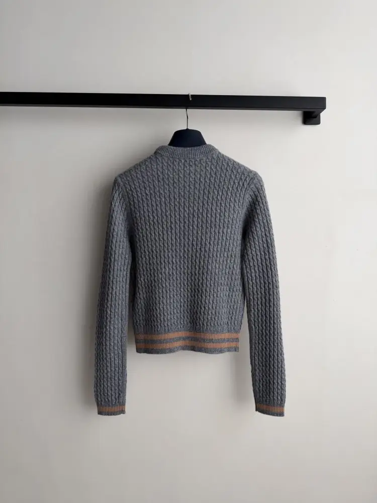 Louis Vuitton Costume cashmere female — Photo 5