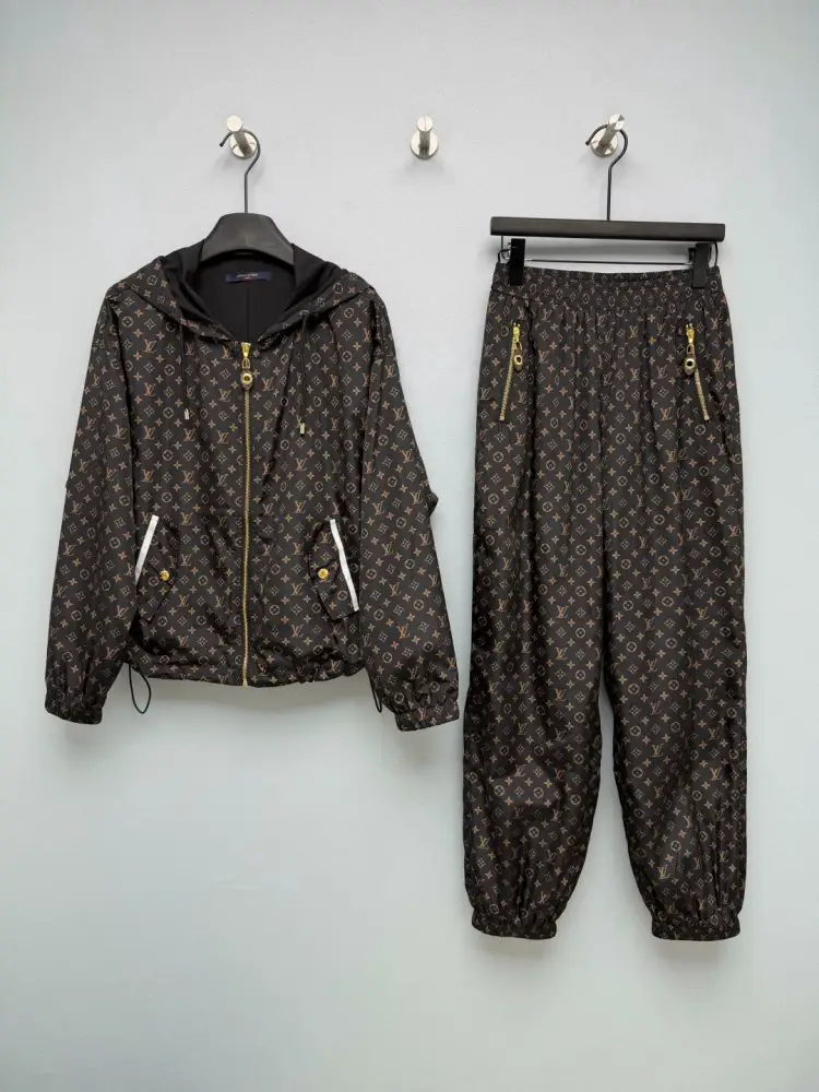 Louis Vuitton — Костюм жіночий