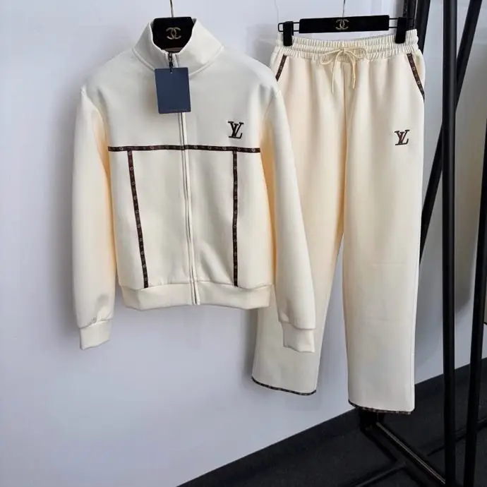 Louis Vuitton — Костюм женский