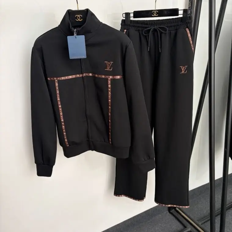 Louis Vuitton Костюм женский — Фото 1