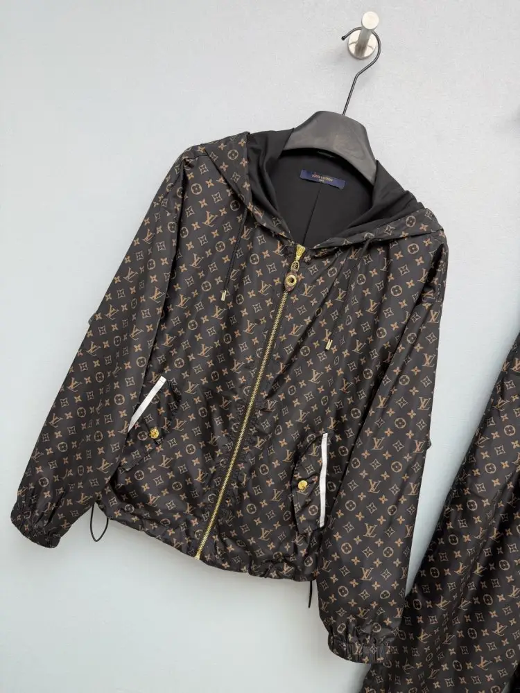 Louis Vuitton Костюм жіночий — Фото 2