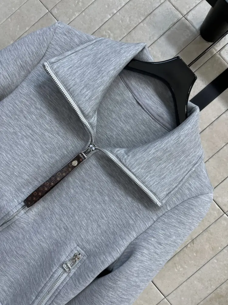 Louis Vuitton Costume female — Photo 2