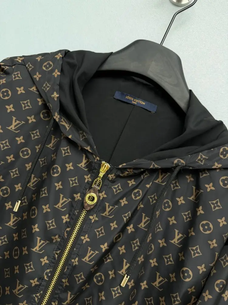 Louis Vuitton Костюм жіночий — Фото 3
