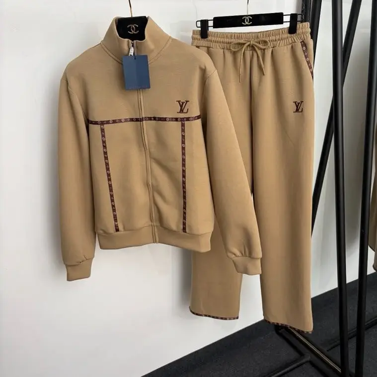 Louis Vuitton Костюм женский — Фото 3