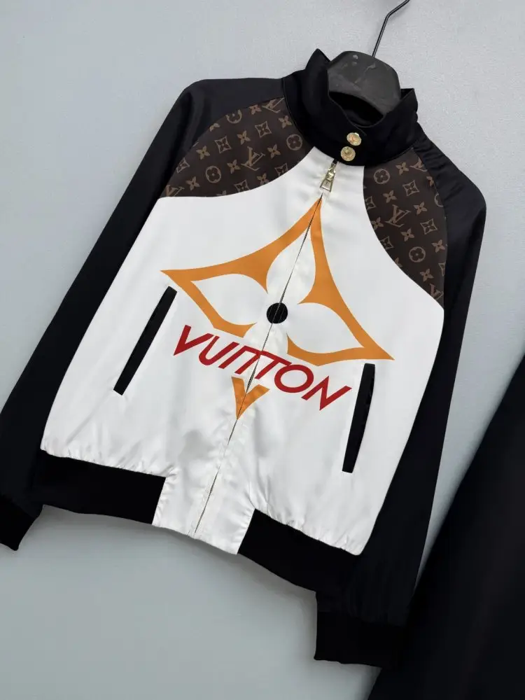 Louis Vuitton Costume female — Photo 3