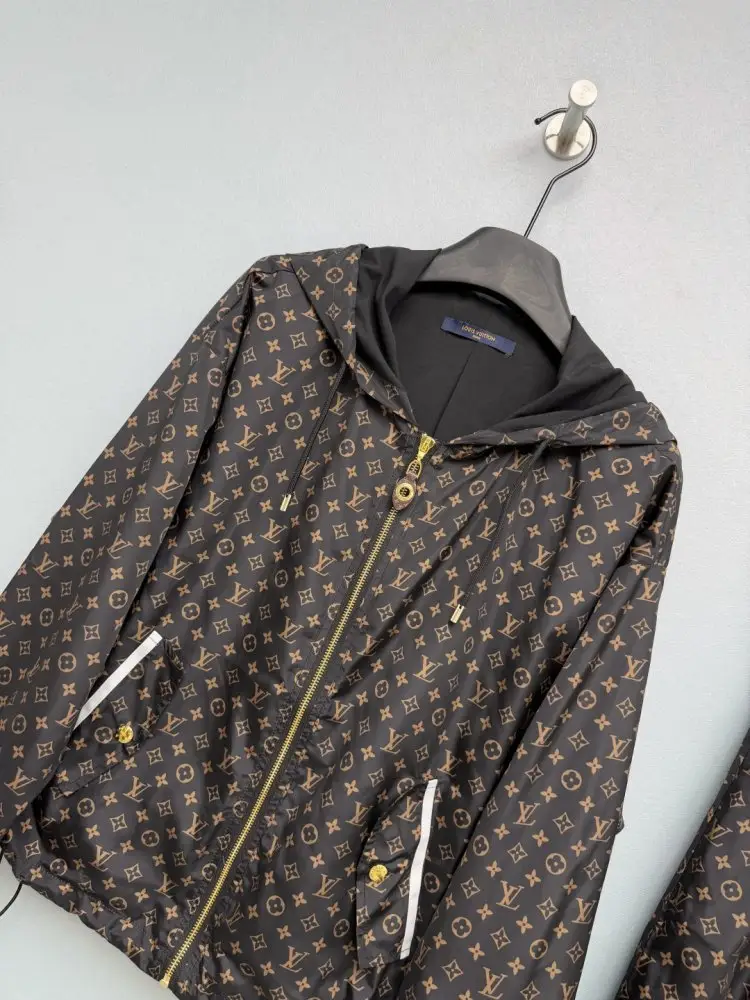 Louis Vuitton Костюм жіночий — Фото 4