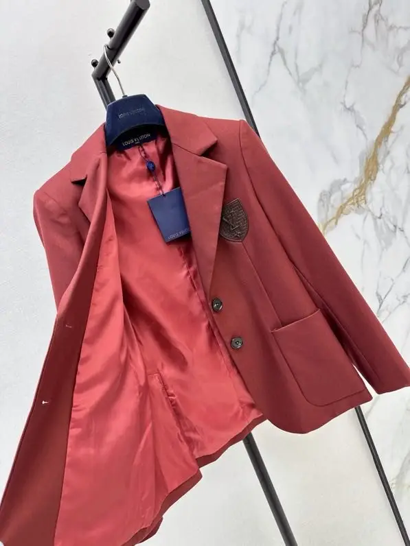 Louis Vuitton Costume female — Photo 4