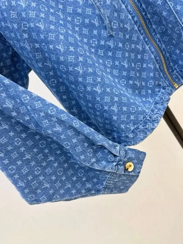 Louis Vuitton Костюм женский — Фото 4