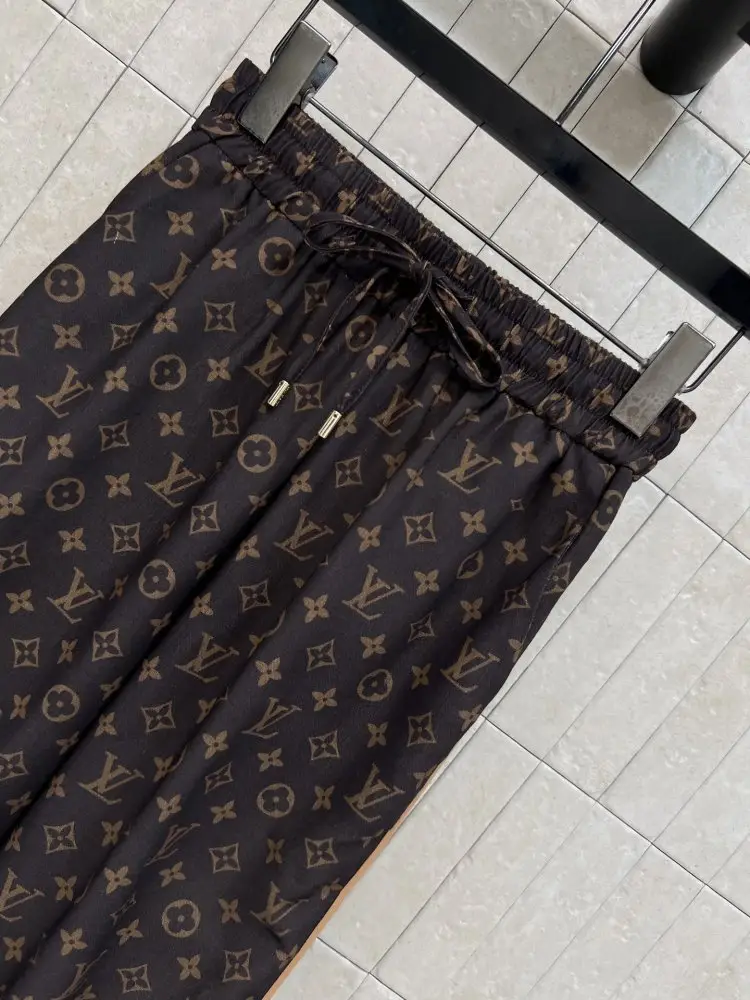 Louis Vuitton Костюм жіночий — Фото 4