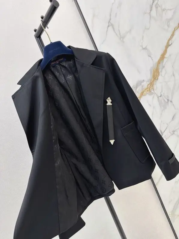 Louis Vuitton Костюм жіночий — Фото 5