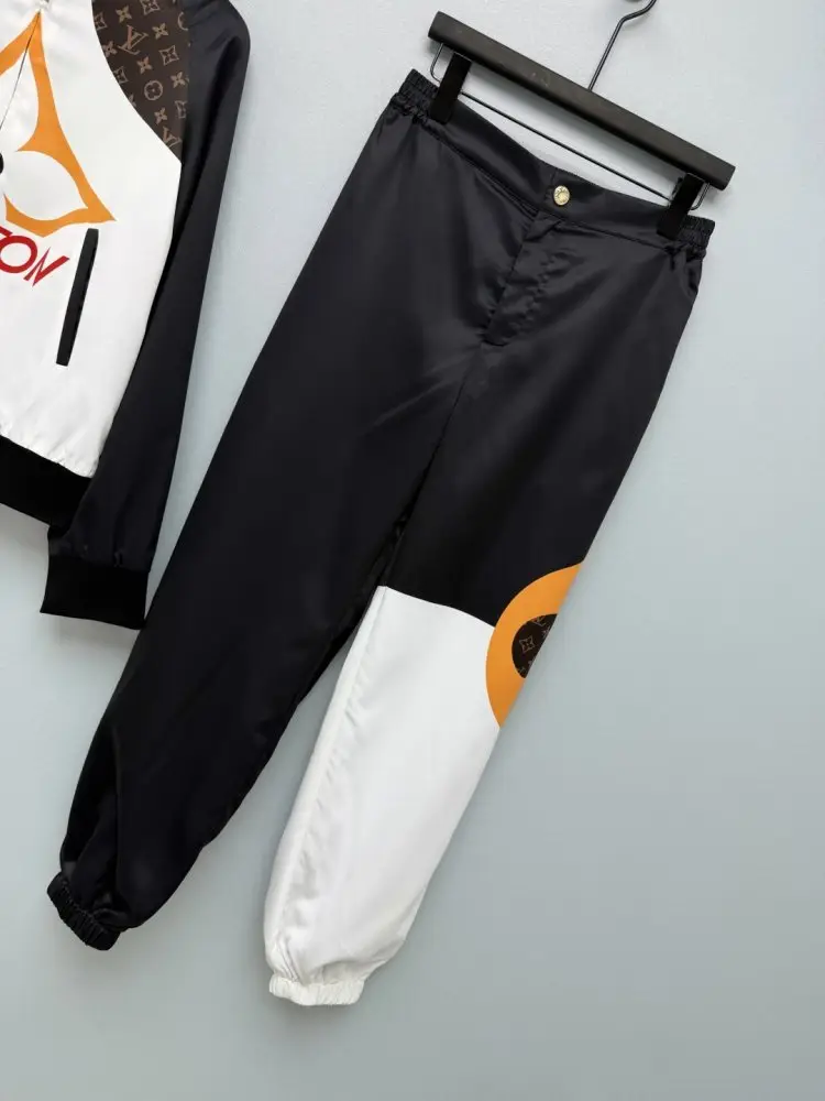 Louis Vuitton Costume female — Photo 5