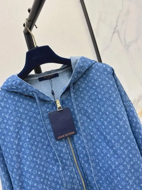 Louis Vuitton Костюм женский — Фото 5