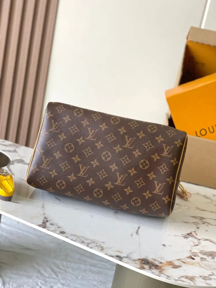 Louis Vuitton Эксклюзивная сумка LV Seoul Speedy Soft 30 — Фото 4