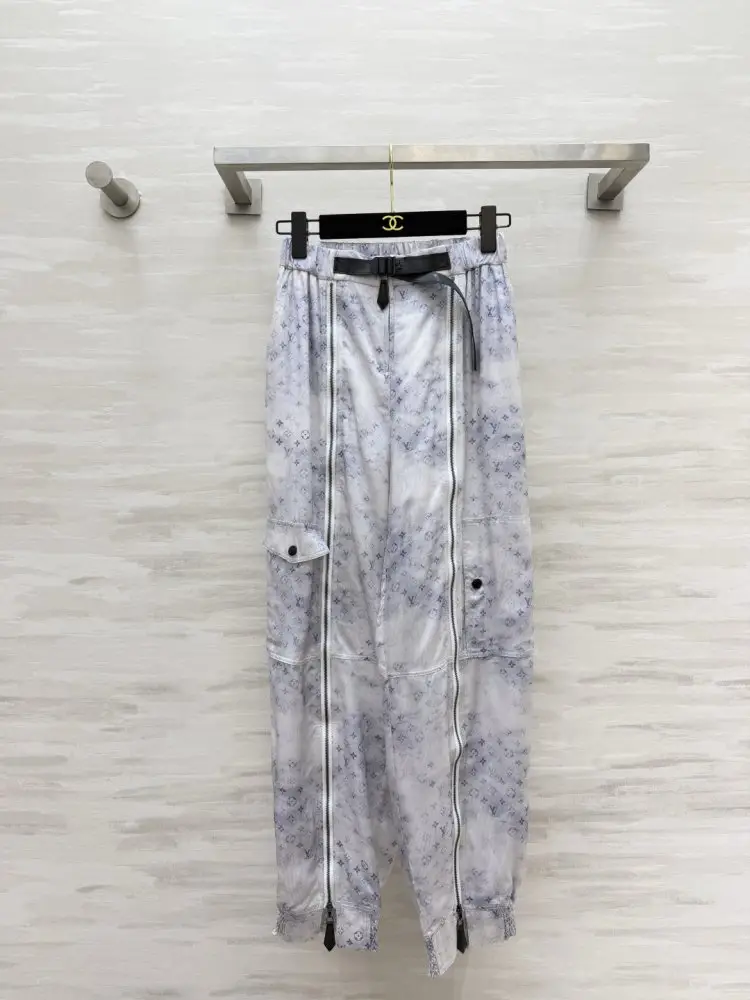 Louis Vuitton — Extensive silk pants cargo women's
