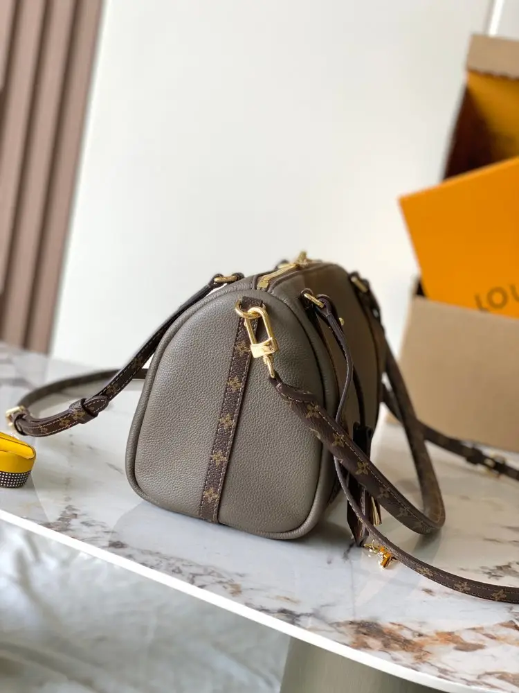Louis Vuitton Сумочка EXPRESS 17 см — Фото 2