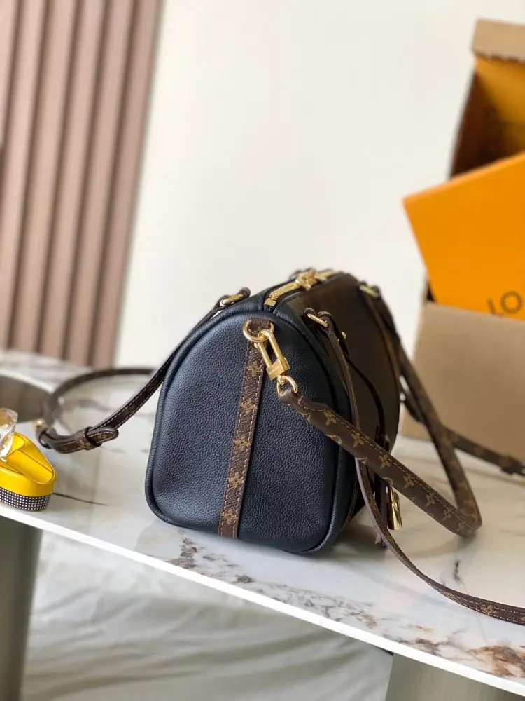 Louis Vuitton Сумочка EXPRESS 17 см — Фото 2