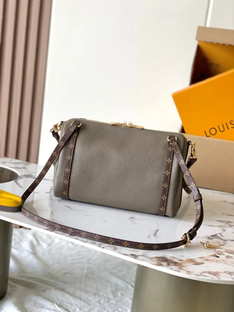 Louis Vuitton Сумочка EXPRESS 17 см — Фото 3