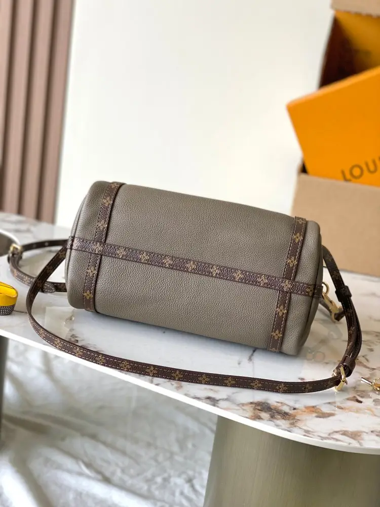 Louis Vuitton Сумочка EXPRESS 17 см — Фото 4