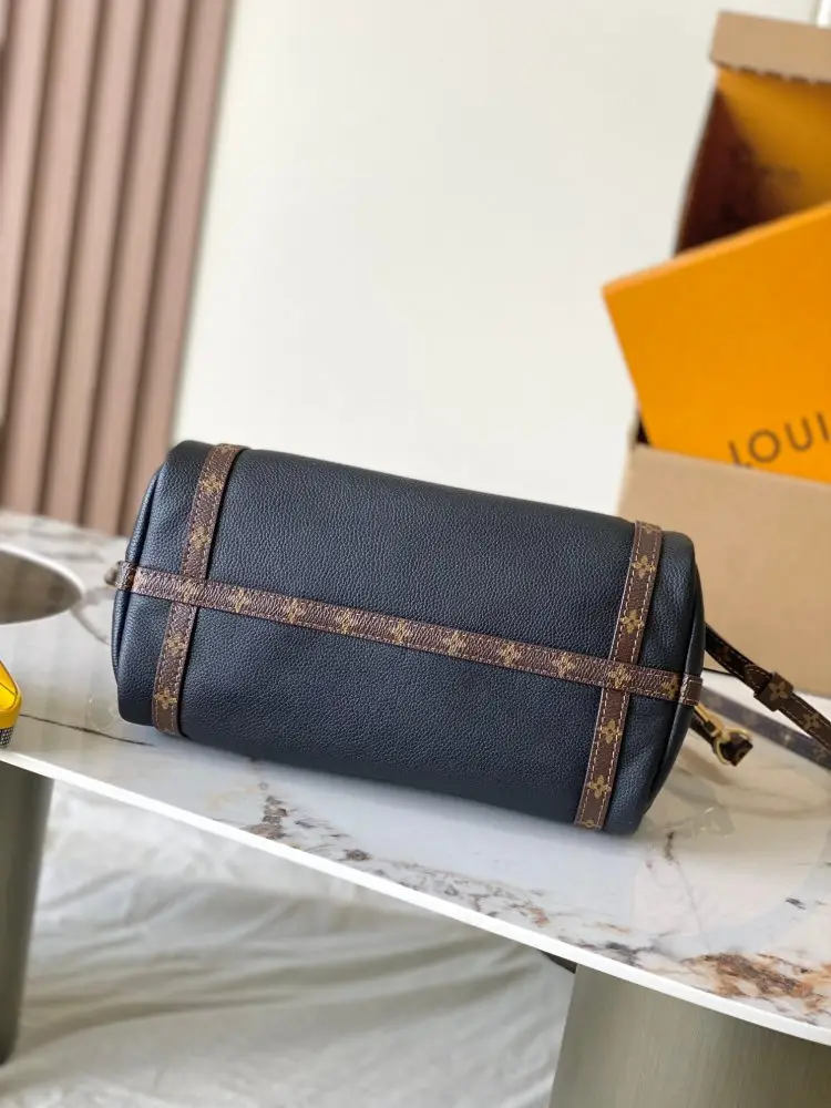 Louis Vuitton Сумочка EXPRESS 17 см — Фото 4