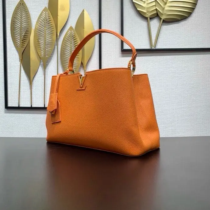 Louis Vuitton Сумочка LV Capucines 38 см из телячьей кожи Taurillon — Фото 3