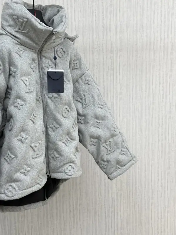 Louis Vuitton Jacket Down jacket women's — Photo 3