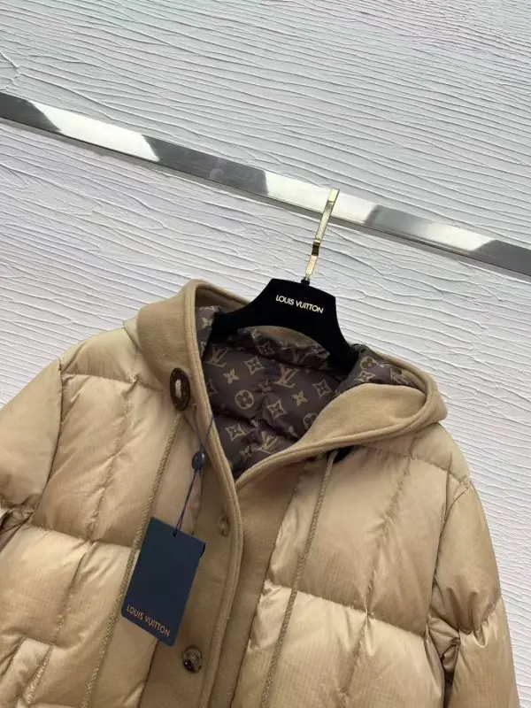 Louis Vuitton Куртка пуховик жіноча — Фото 3
