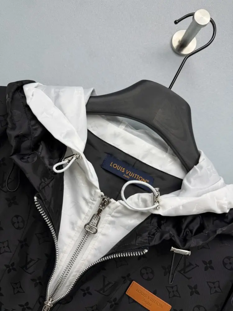 Louis Vuitton Куртка жіноча — Фото 2