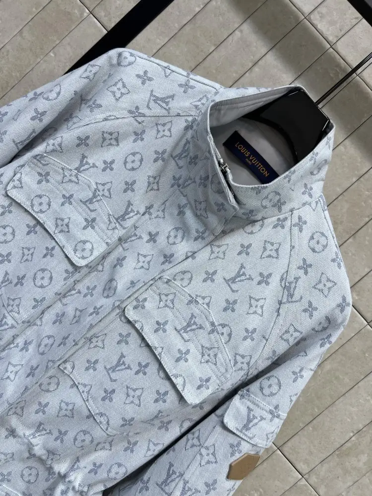 Louis Vuitton Куртка женская — Фото 2