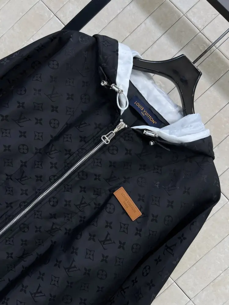 Louis Vuitton Куртка жіноча — Фото 2