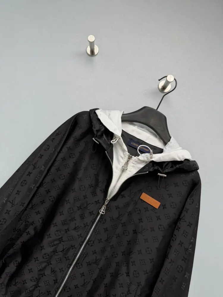 Louis Vuitton Куртка жіноча — Фото 4