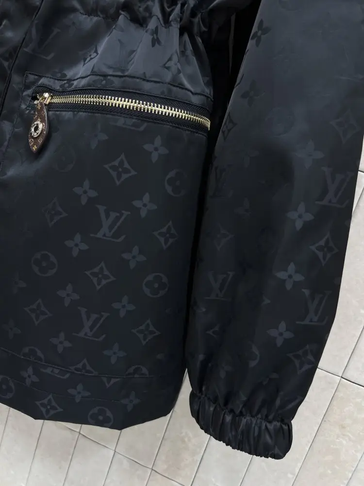 Louis Vuitton Куртка женская — Фото 4