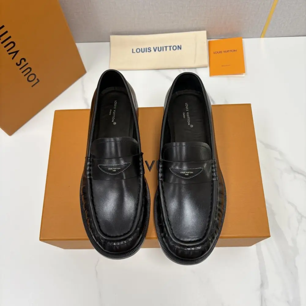 Louis Vuitton Лоферы men's — Photo 2