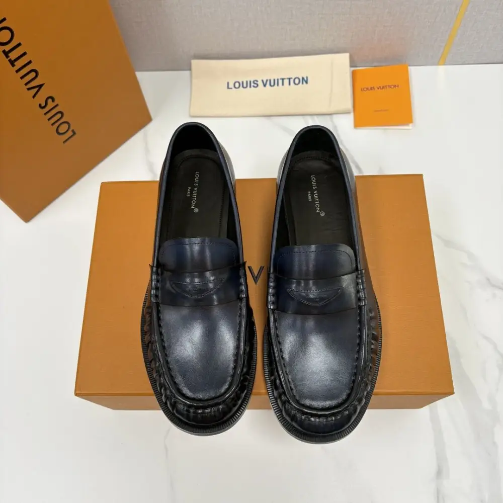 Louis Vuitton Лоферы men's — Photo 2