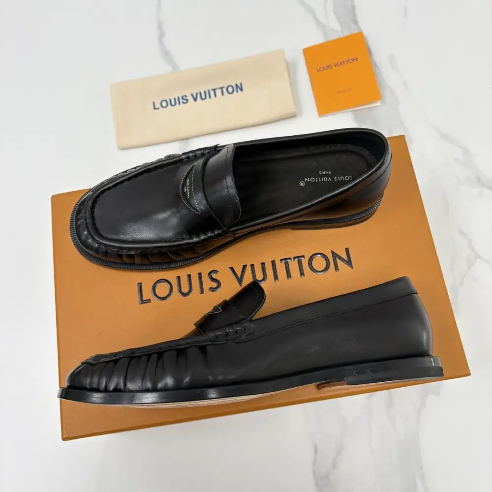 Louis Vuitton Лоферы men's — Photo 3