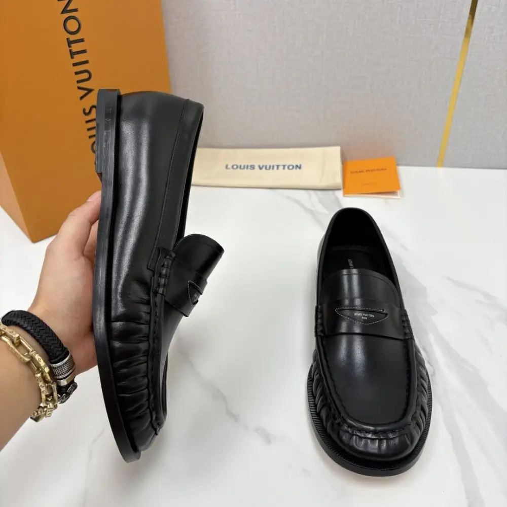 Louis Vuitton Лоферы men's — Photo 4