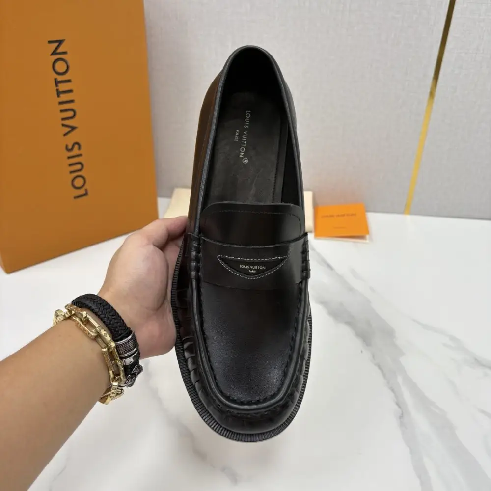 Louis Vuitton Лоферы men's — Photo 5