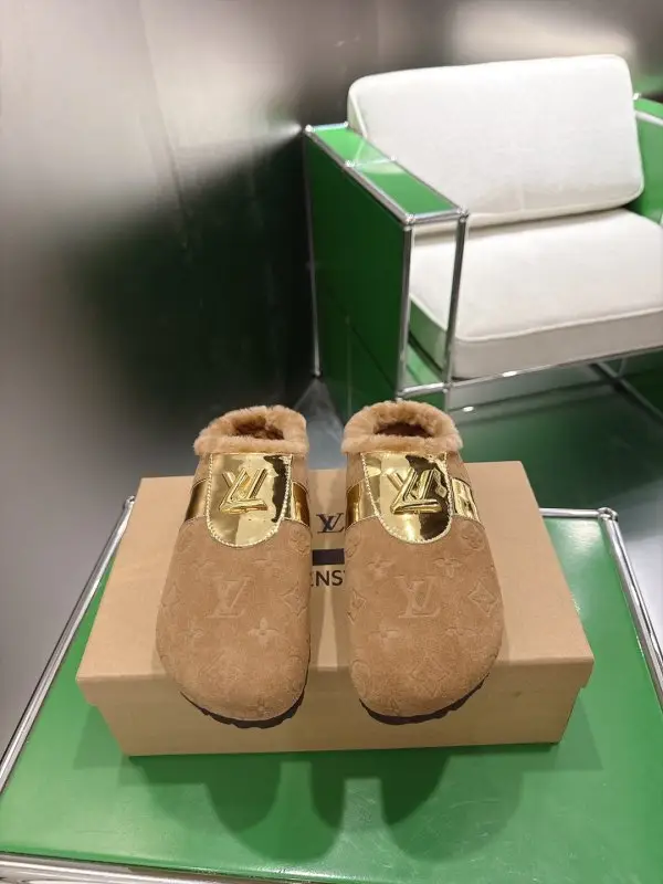 Louis Vuitton Мюли на меху — Фото 1