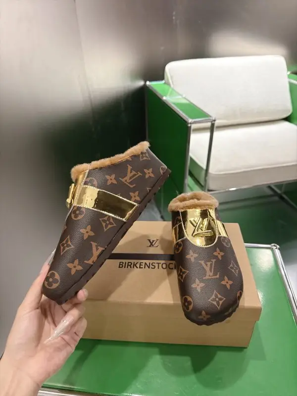 Louis Vuitton Мюли on fur — Photo 3