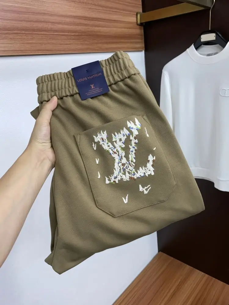 Louis Vuitton — Pants sport men's