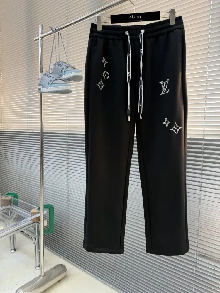 Louis Vuitton — Pants sport men's