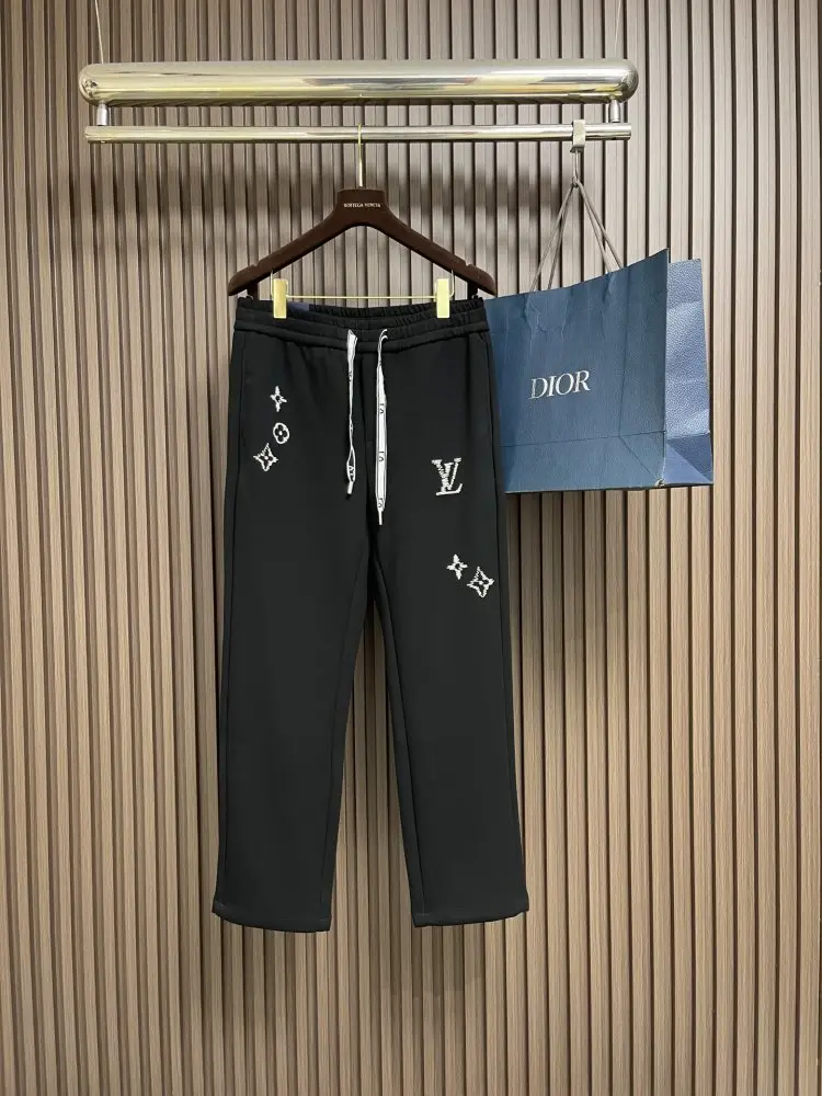 Louis Vuitton — Pants sport men's