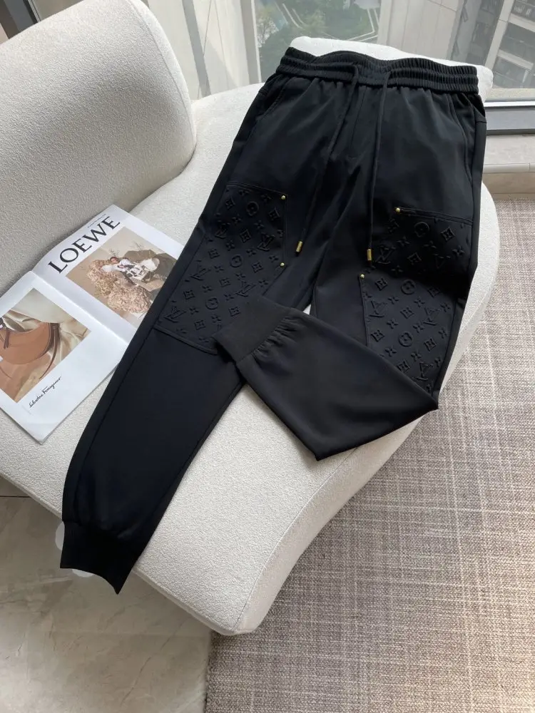 Louis Vuitton — Pants sport men's