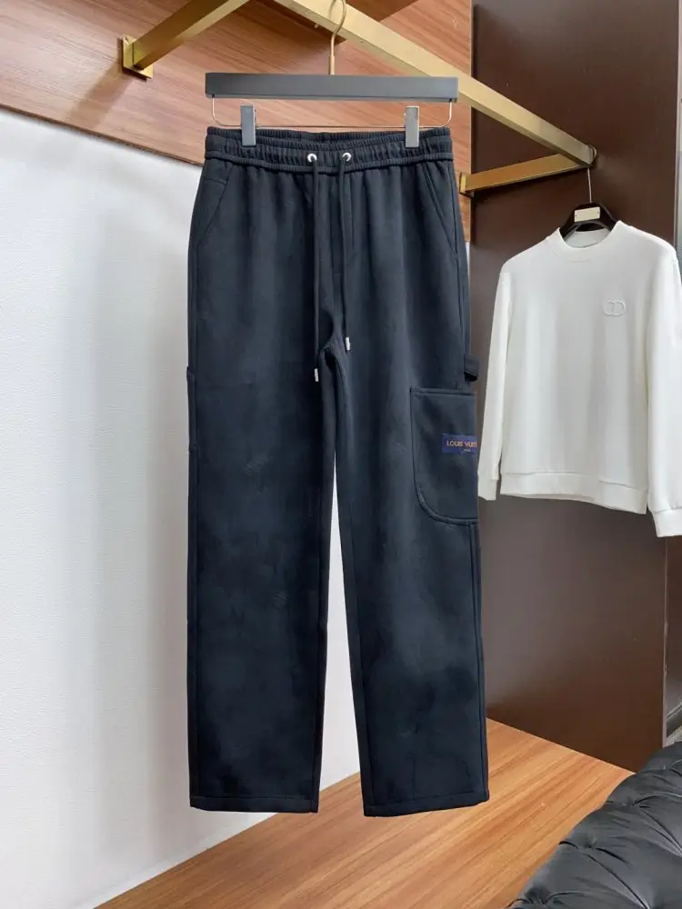Louis Vuitton Pants sport men's — Photo 2