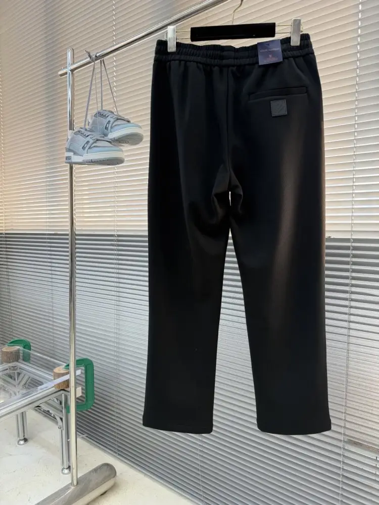 Louis Vuitton Pants sport men's — Photo 2