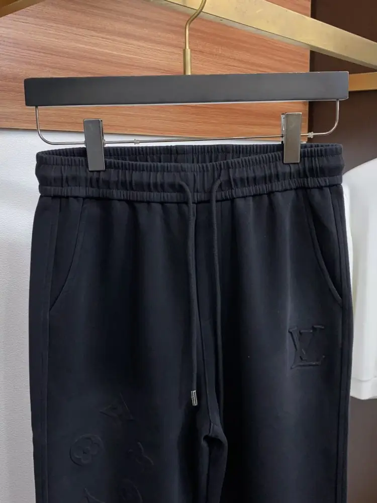 Louis Vuitton Pants sport men's — Photo 3