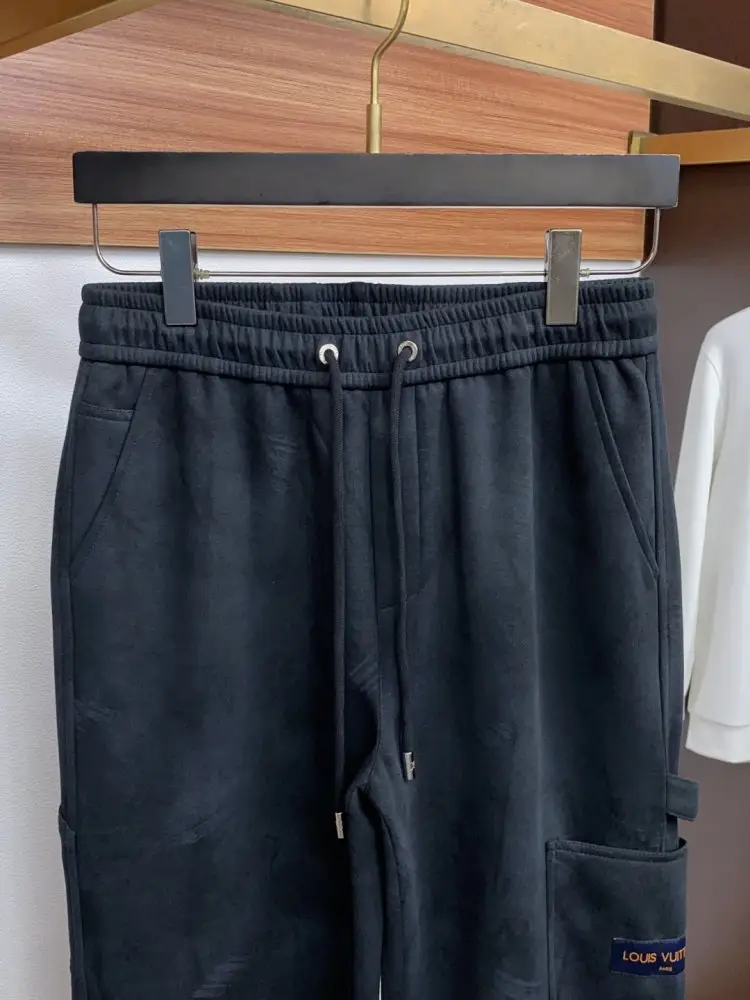 Louis Vuitton Pants sport men's — Photo 3