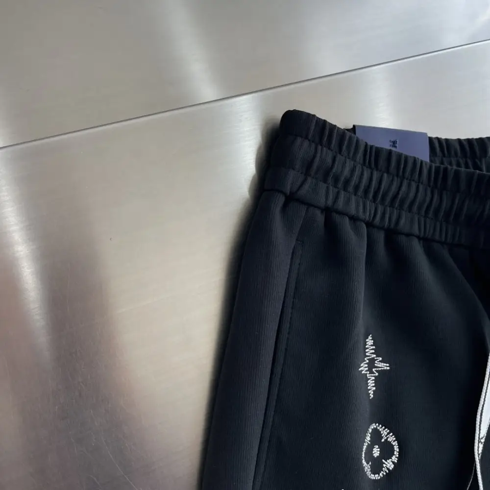 Louis Vuitton Pants sport men's — Photo 4